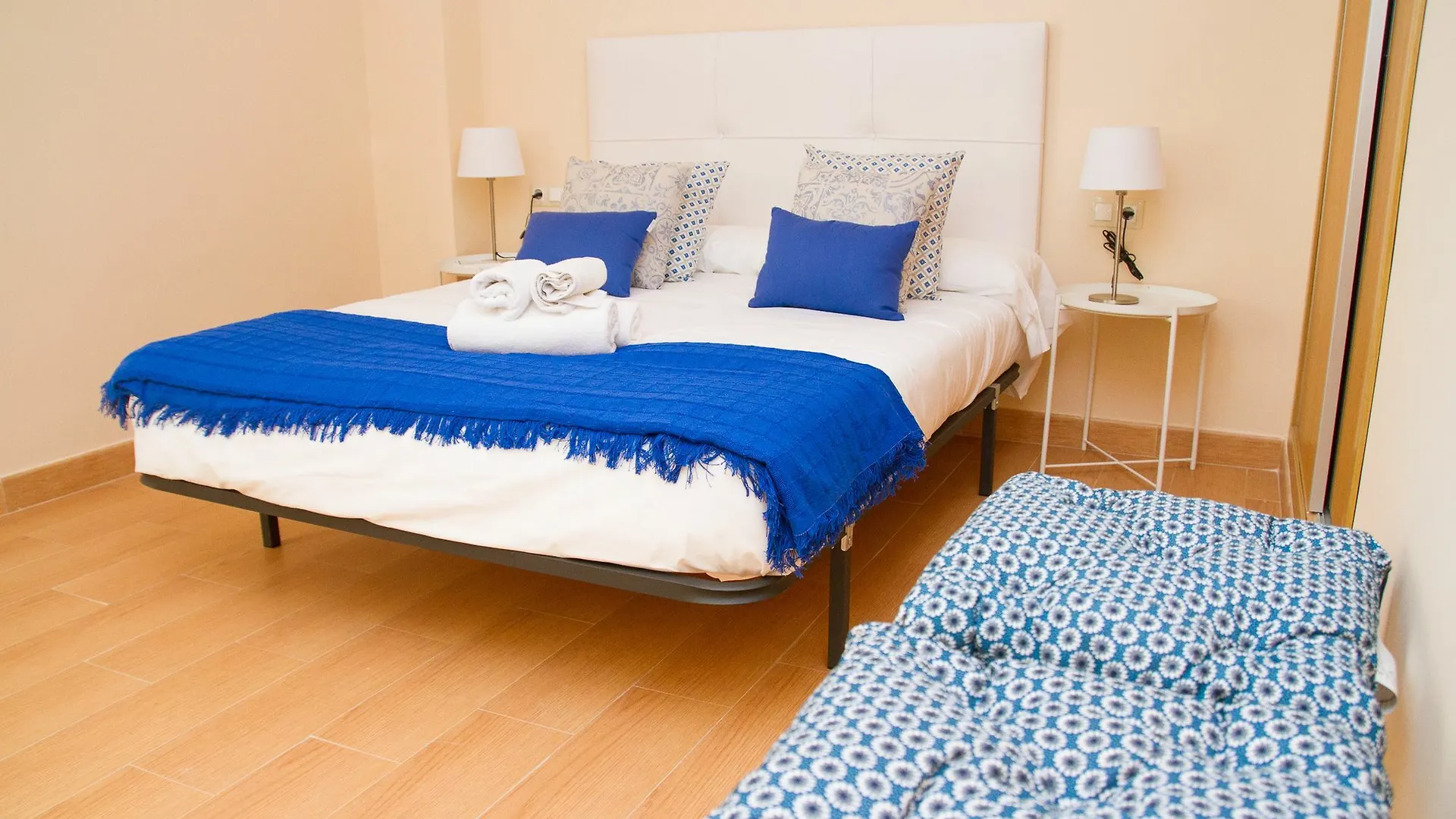 Spanish Apartment Into Cathedral Square By La Recepcion Malaga