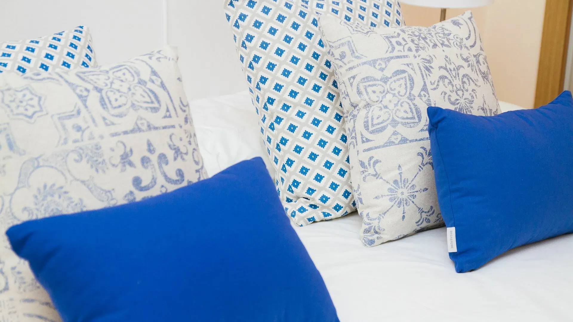 Spanish Apartment Into Cathedral Square By La Recepcion Malaga