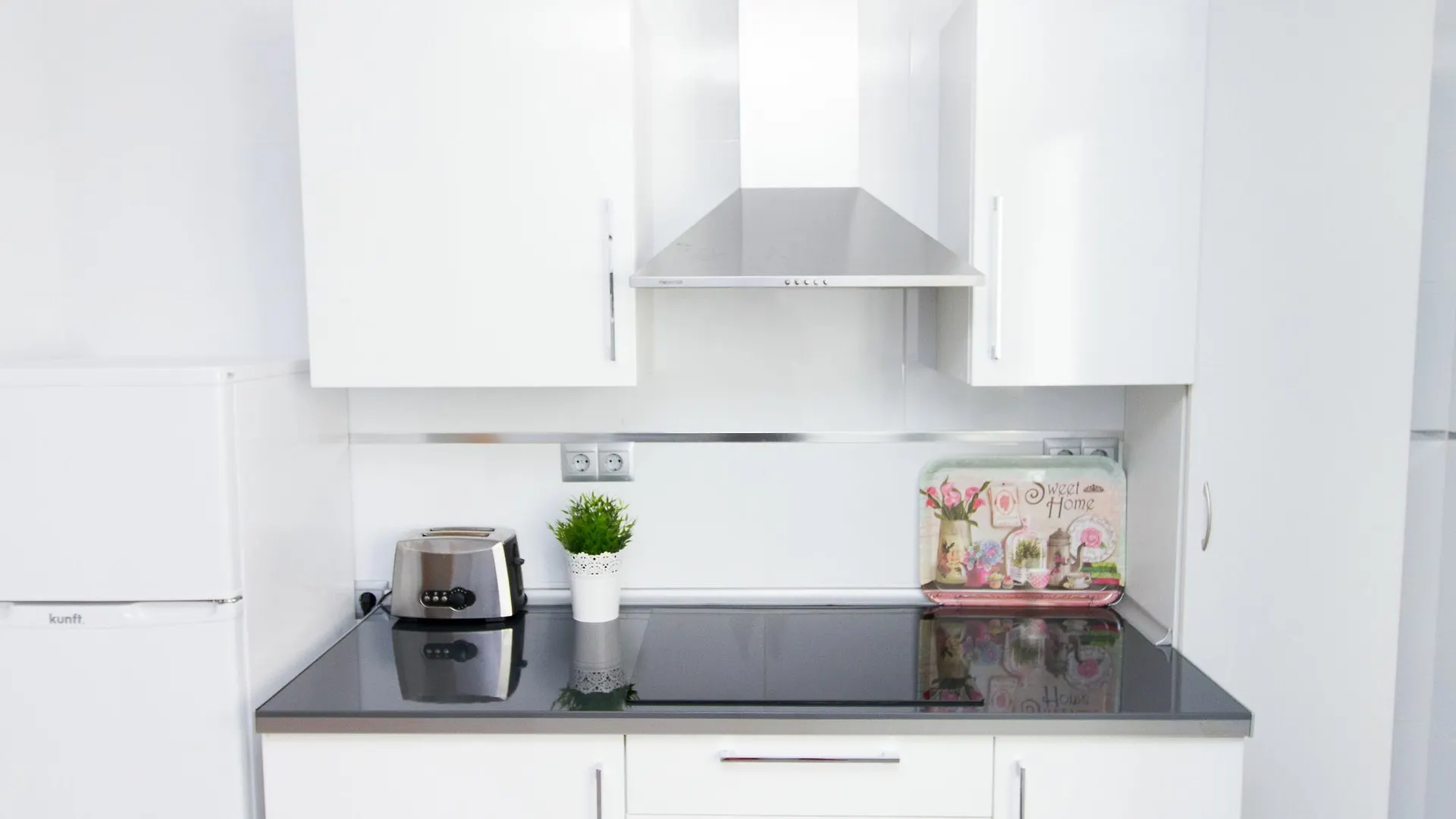 Spanish Apartment Into Cathedral Square By La Recepcion Malaga Spain