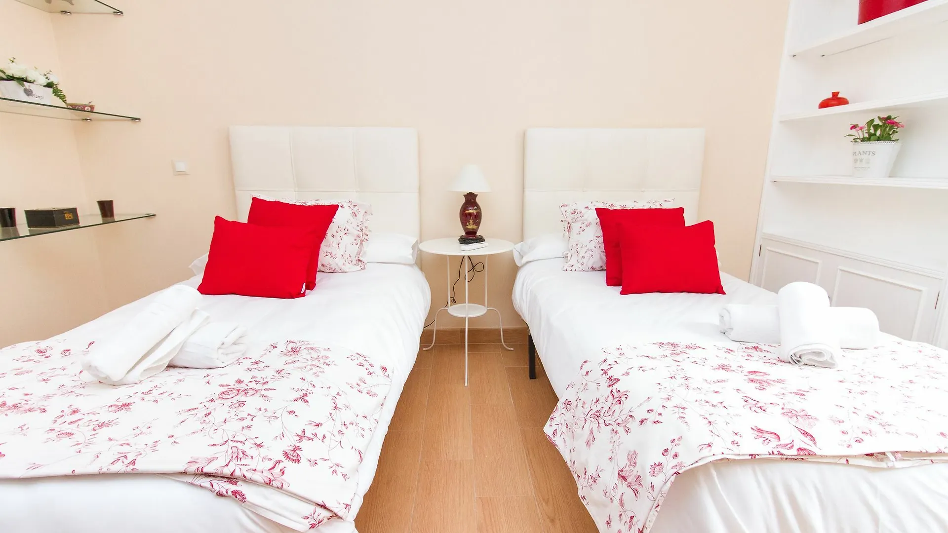 Spanish Apartment Into Cathedral Square By La Recepcion Malaga 0*,  Spain