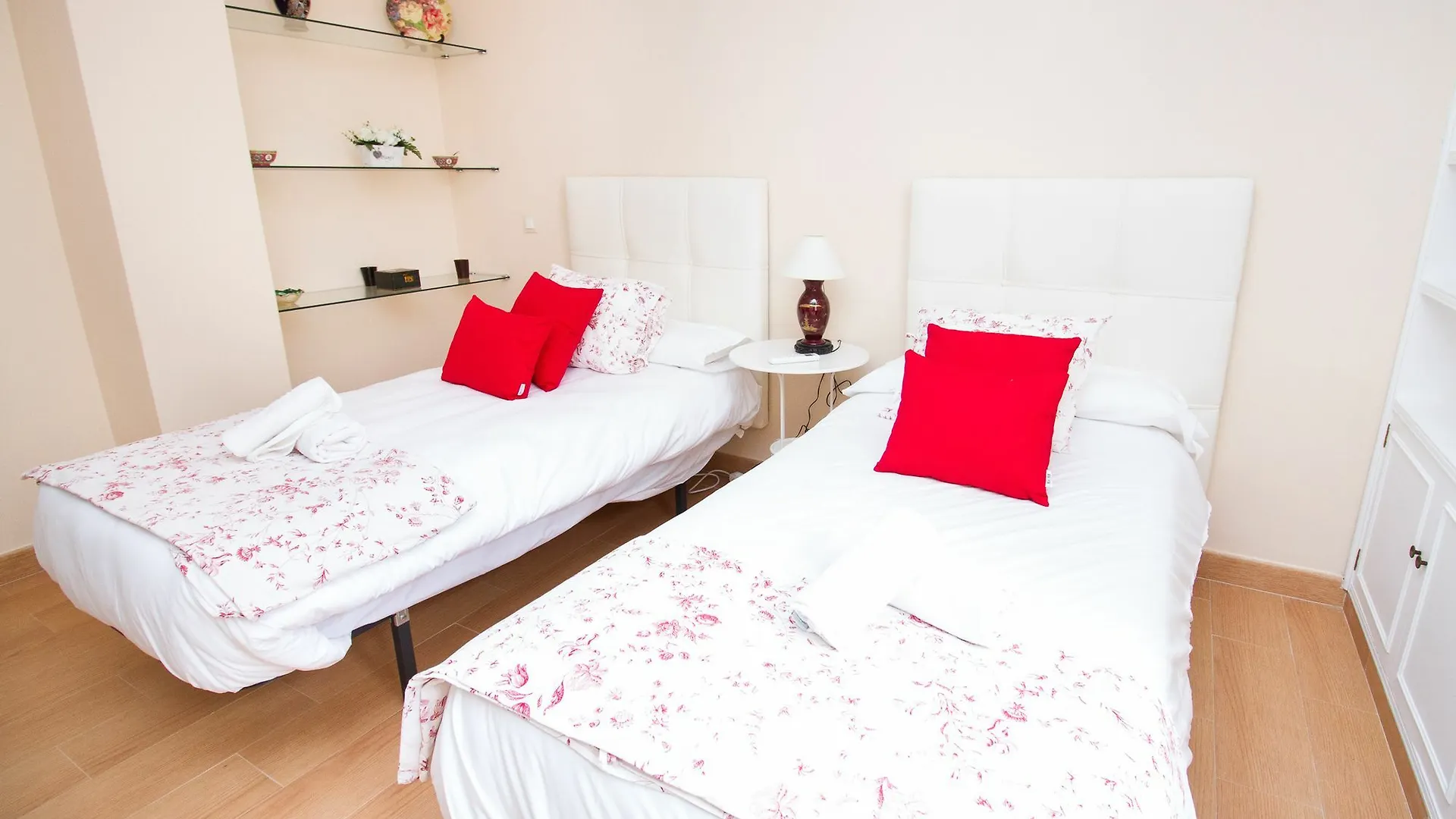 Spanish Apartment Into Cathedral Square By La Recepcion Malaga Spain