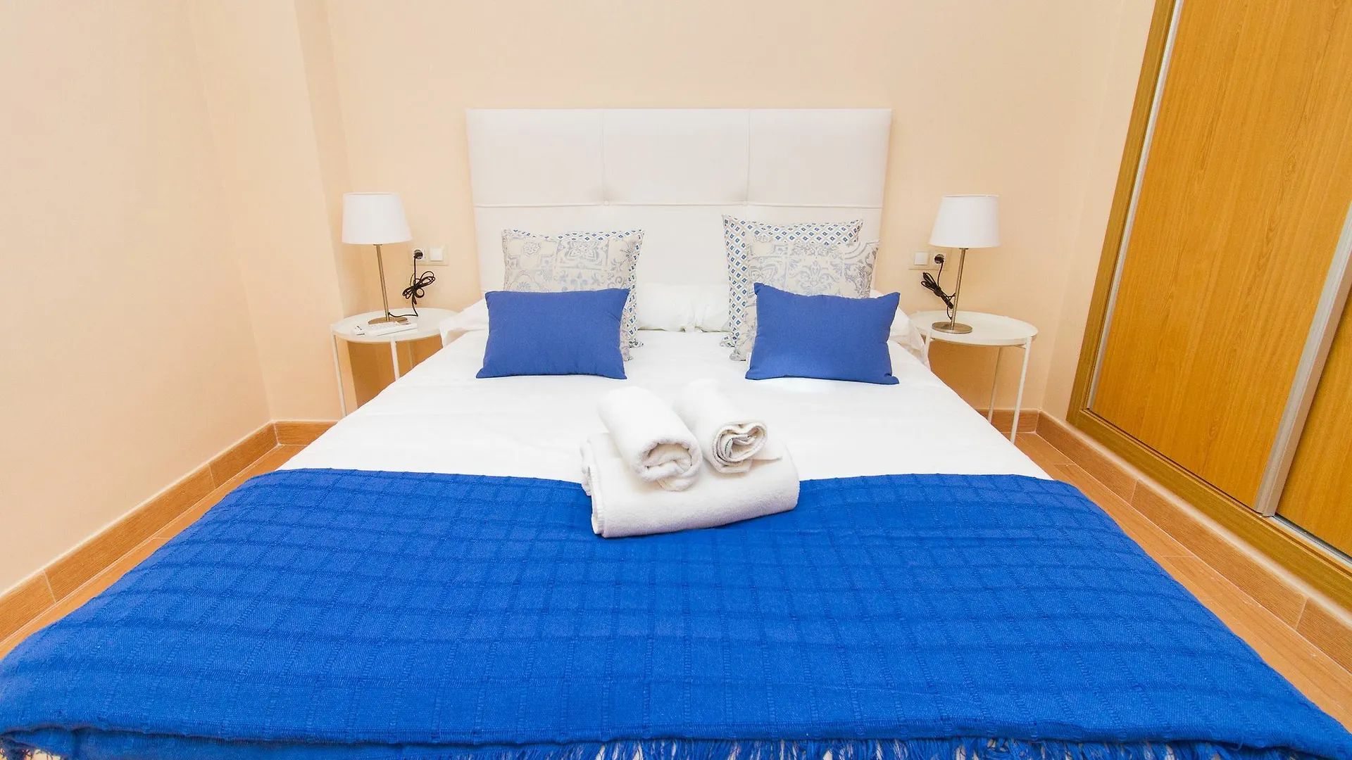 Spanish Apartment Into Cathedral Square By La Recepcion Malaga 0*,