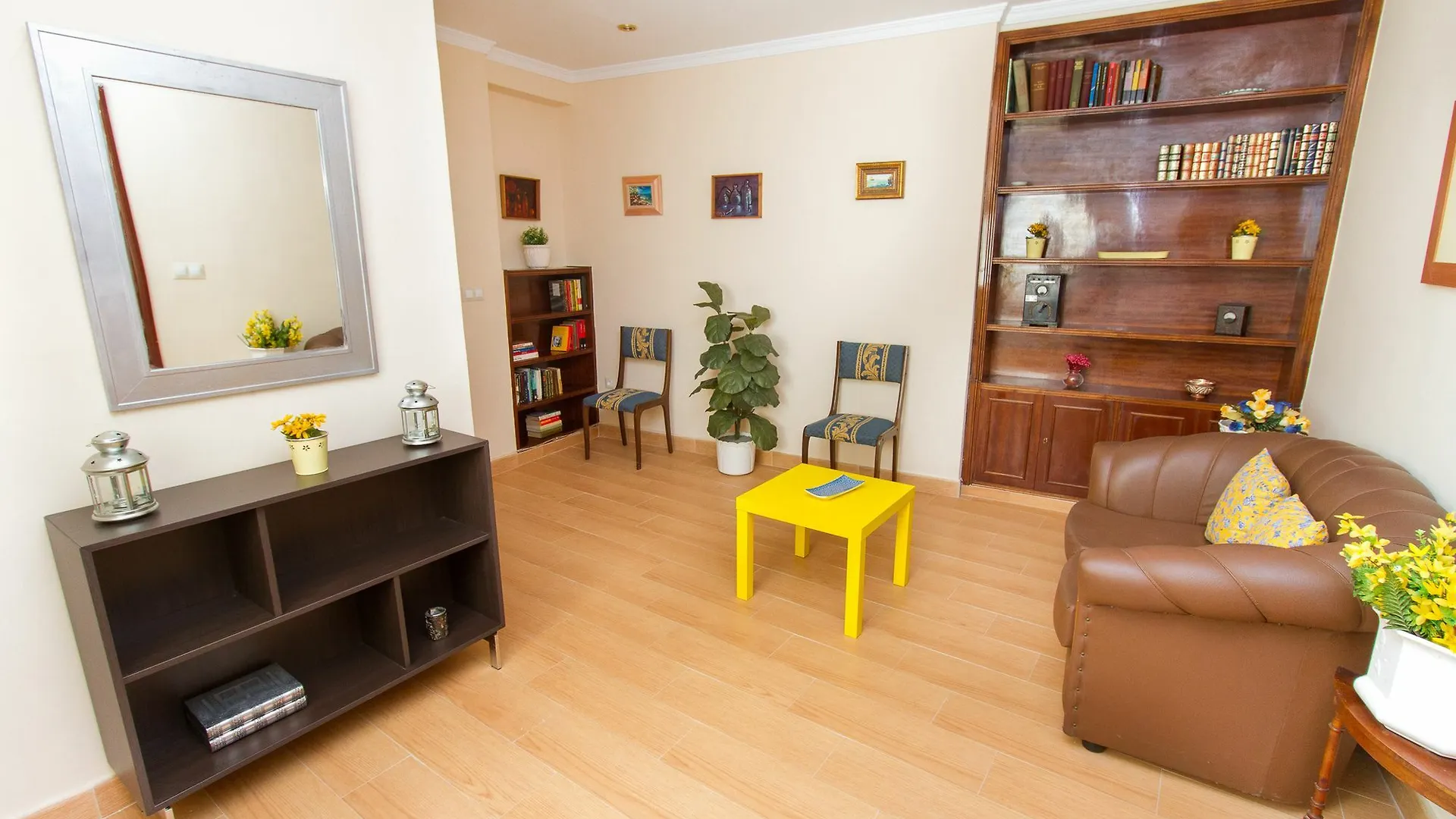 Spanish Apartment Into Cathedral Square By La Recepcion Malaga