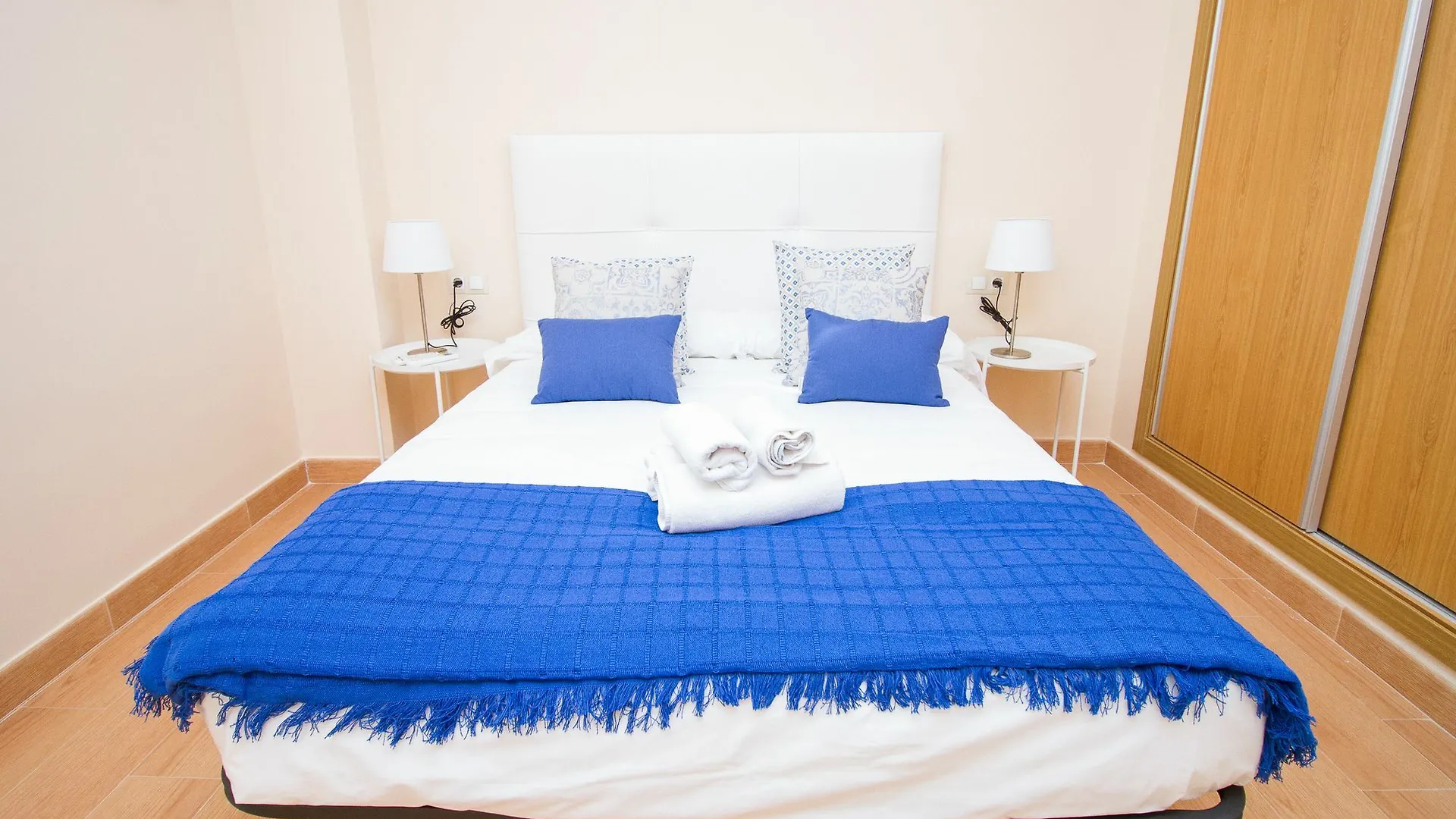 Spanish Apartment Into Cathedral Square By La Recepcion Malaga