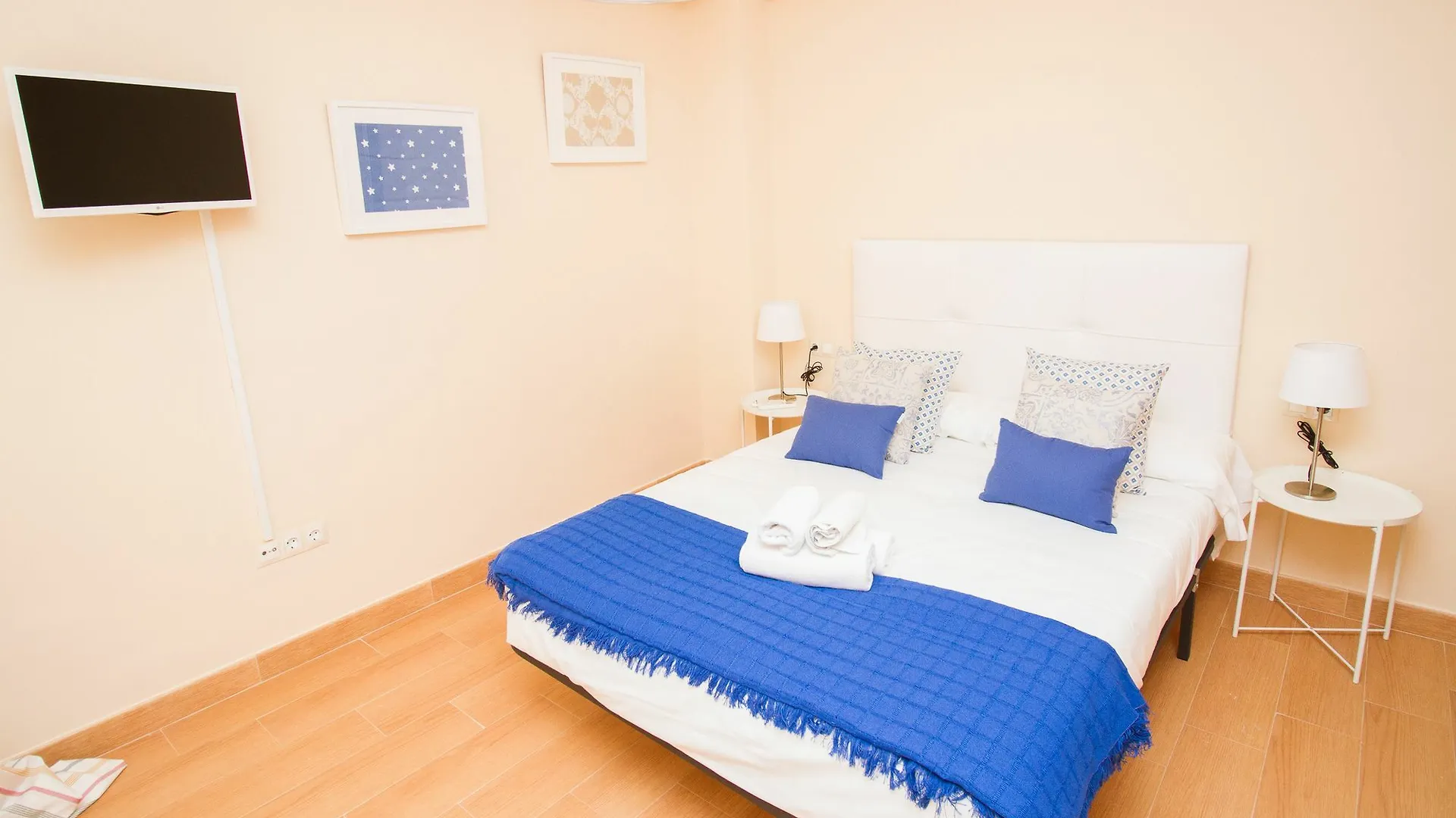 Spanish Apartment Into Cathedral Square By La Recepcion Malaga Spain
