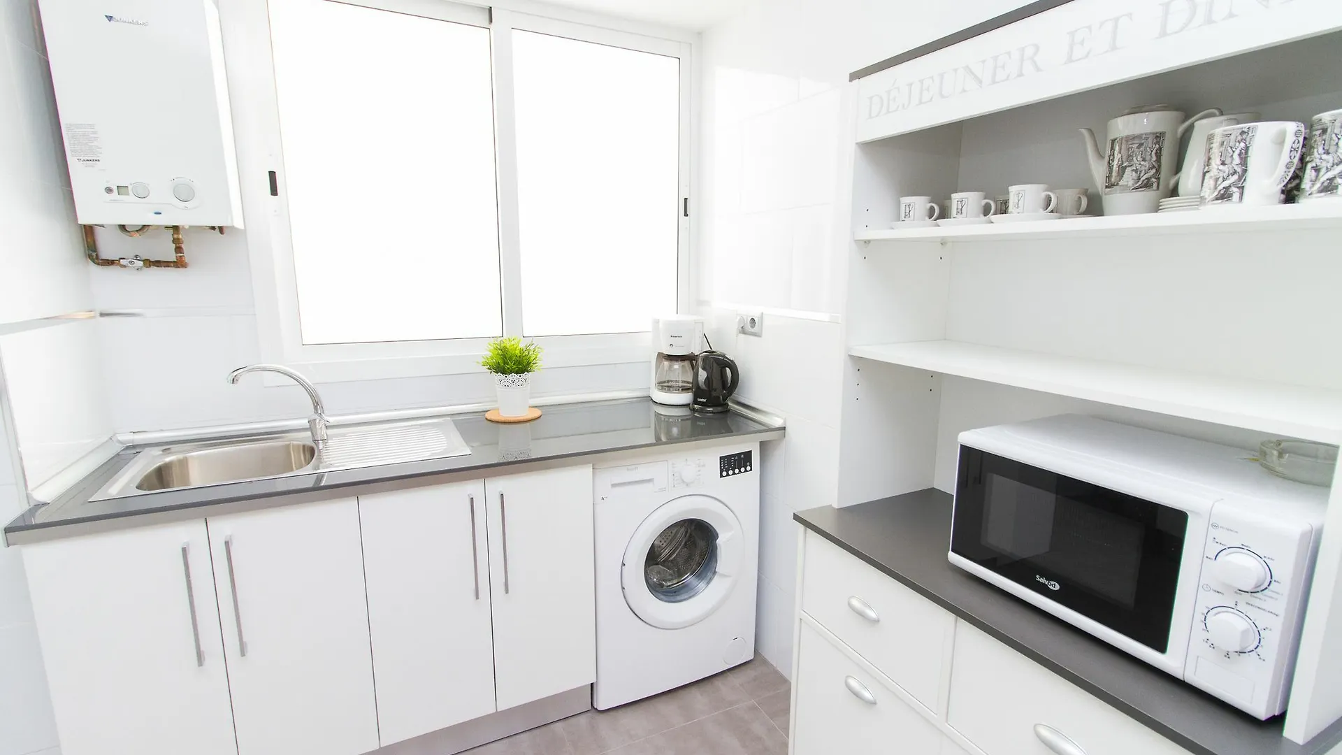 Spanish Apartment Into Cathedral Square By La Recepcion Malaga