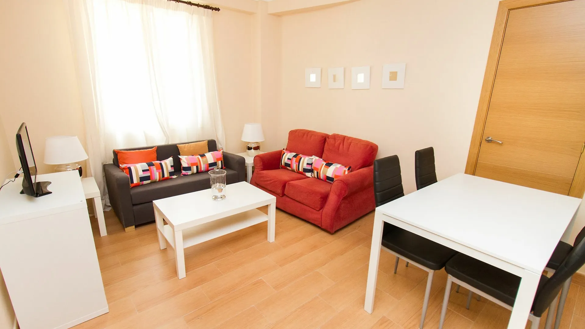Spanish Apartment Into Cathedral Square By La Recepcion Malaga