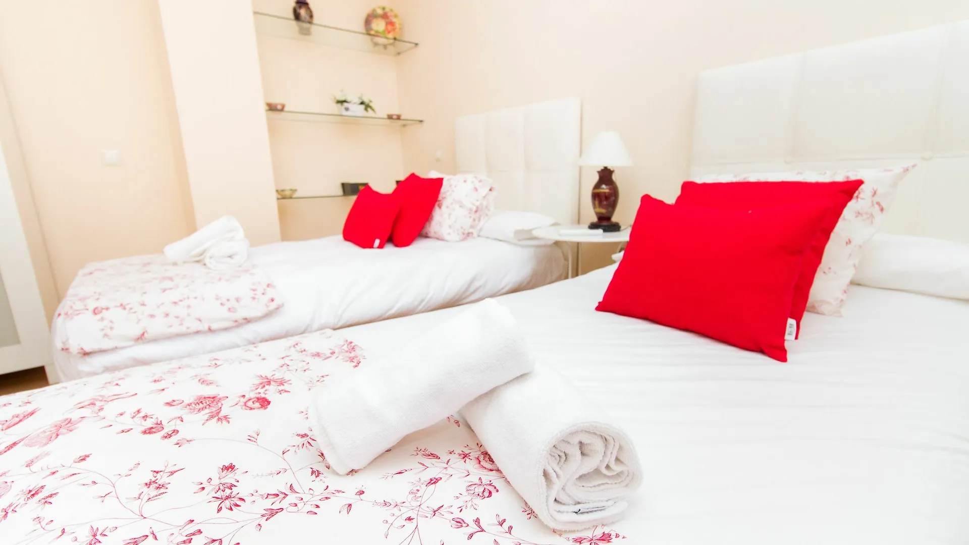 Spanish Apartment Into Cathedral Square By La Recepcion Malaga