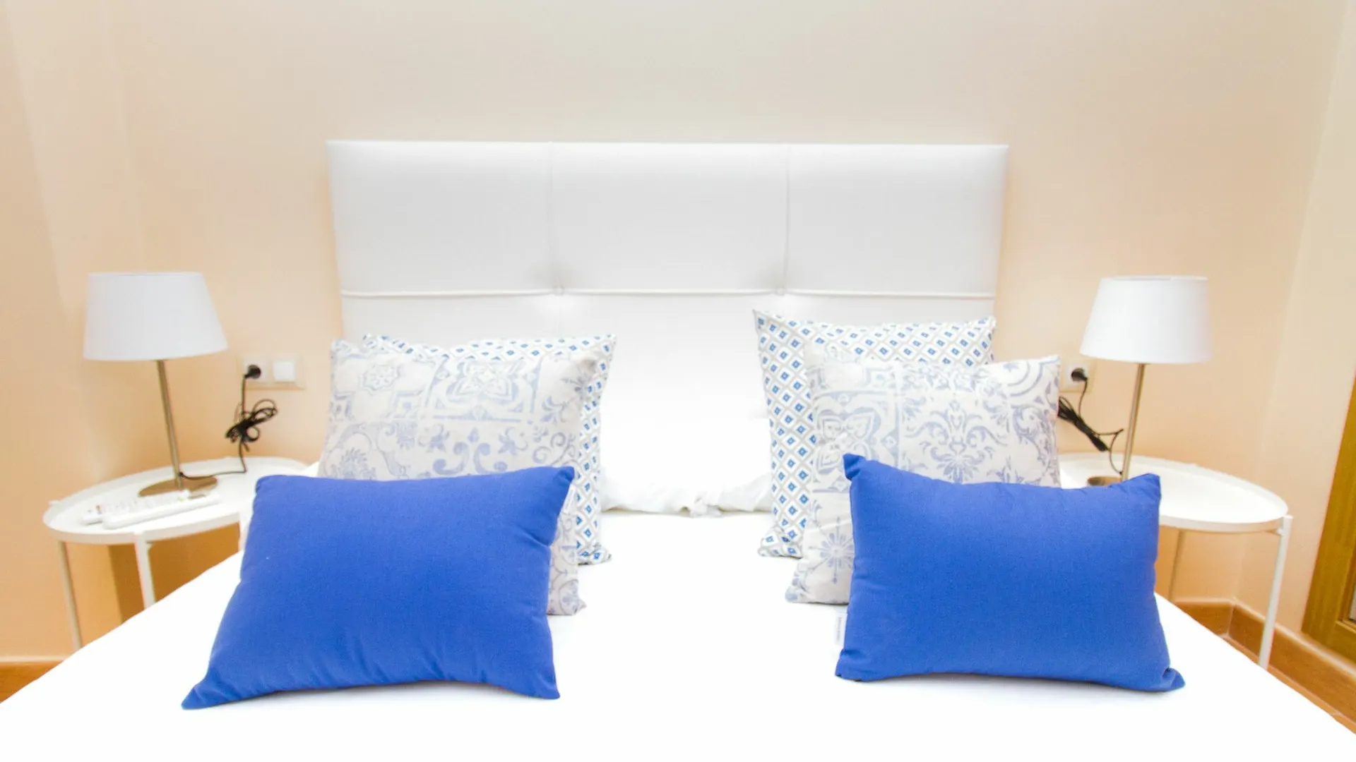Spanish Apartment Into Cathedral Square By La Recepcion Malaga