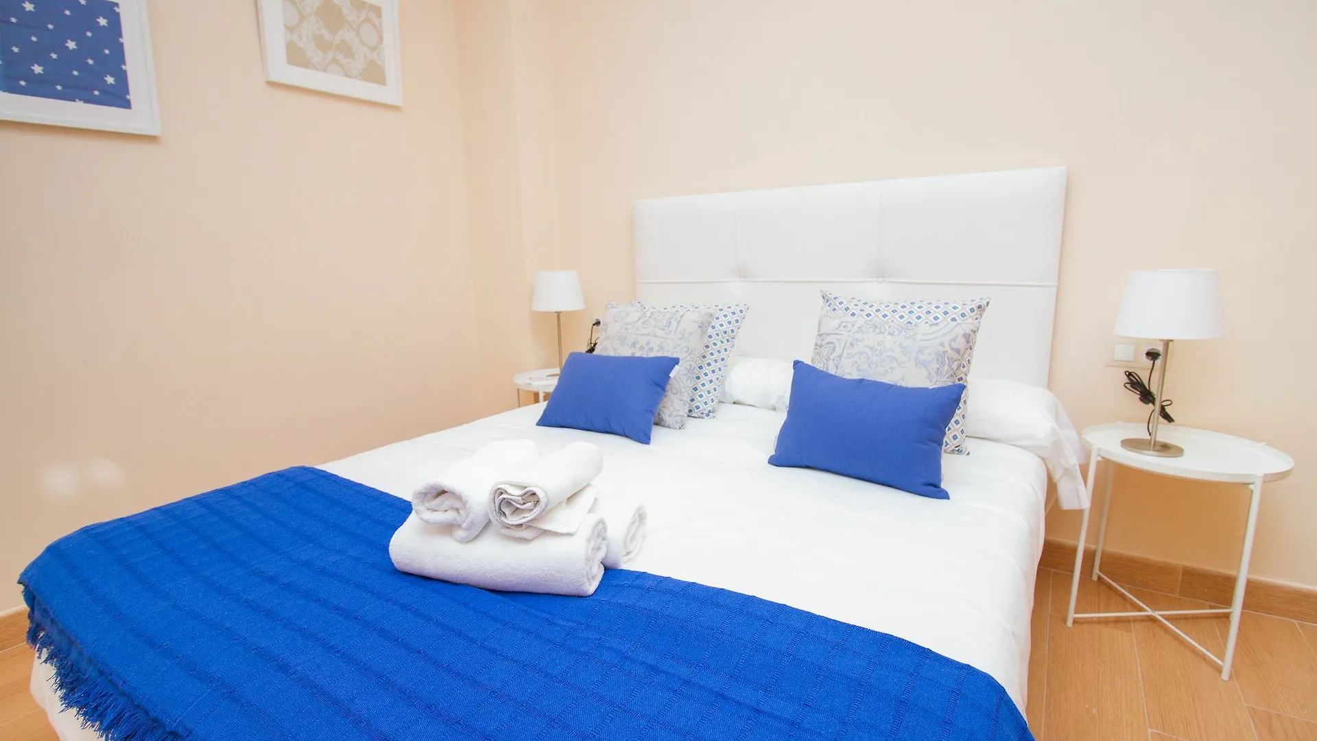 Spanish Apartment Into Cathedral Square By La Recepcion Malaga