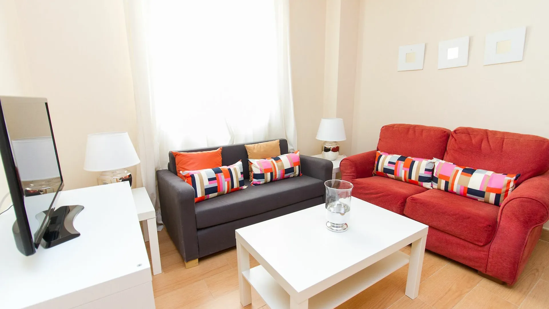 Spanish Apartment Into Cathedral Square By La Recepcion Malaga Spain