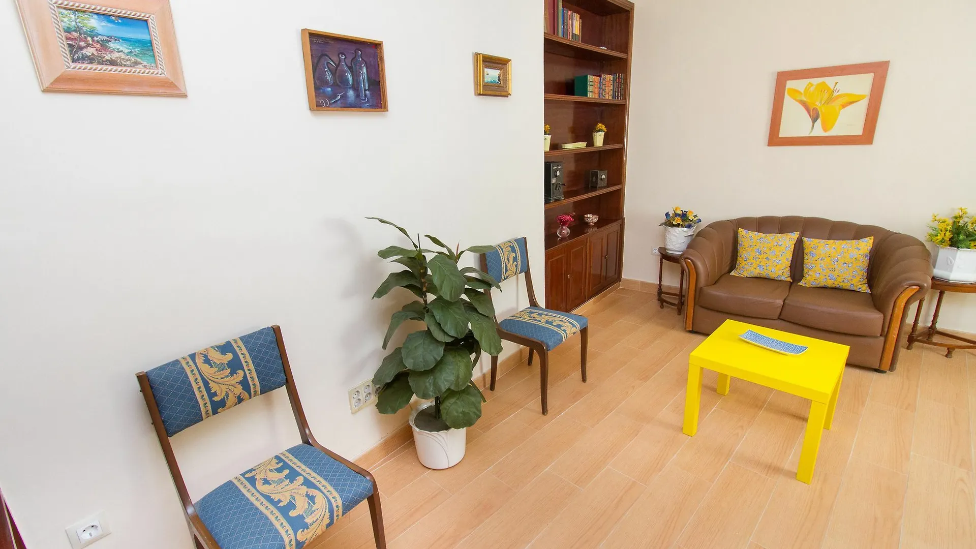 Spanish Apartment Into Cathedral Square By La Recepcion Malaga