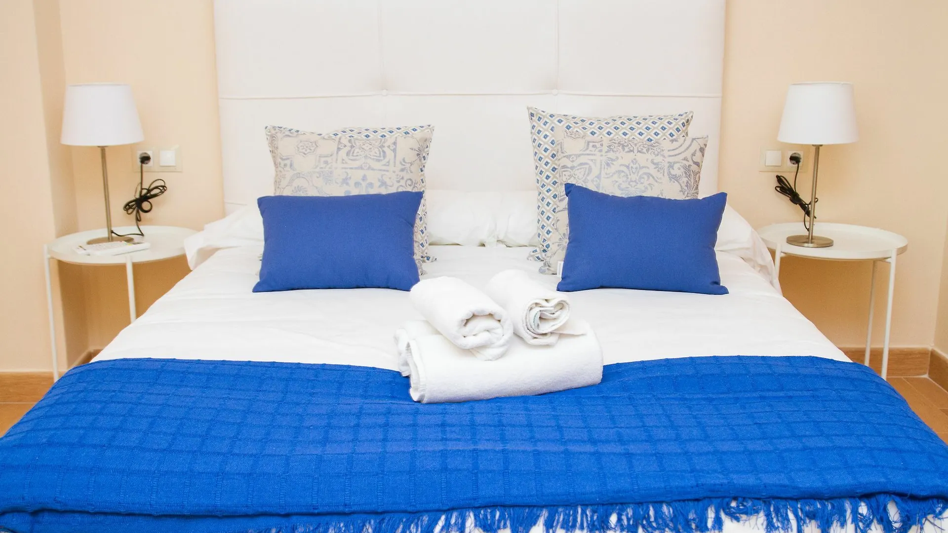 Spanish Apartment Into Cathedral Square By La Recepcion Malaga